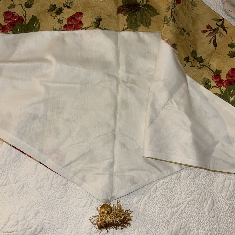Waverly Valance - Picture 5 of 6